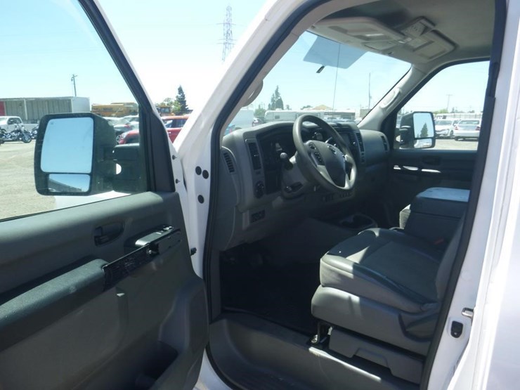 2016-nissan-nv2500-image-5