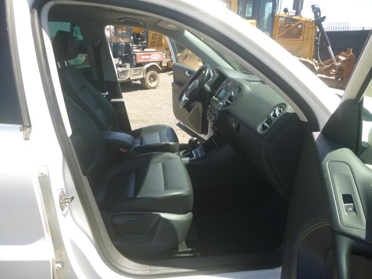 2011-volkswagen-tiguan-image-9