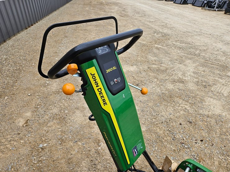 2026-john-deere-260sl-image-14