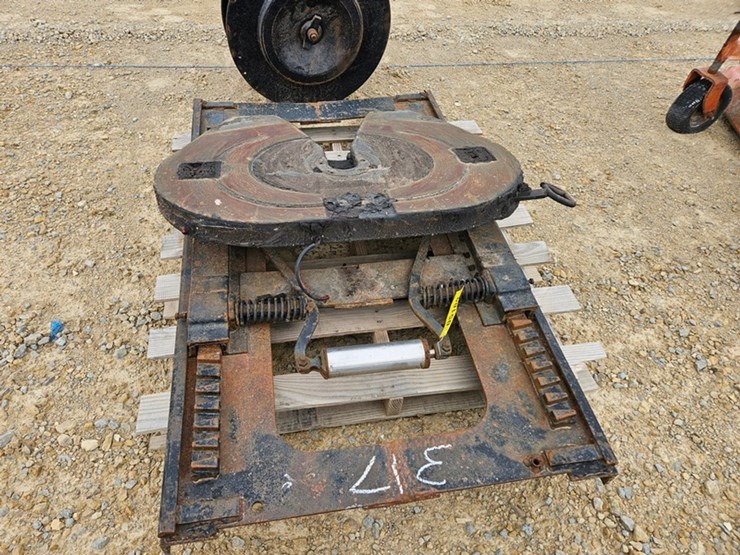 #5102-•-sliding-fifth-wheel-image-8