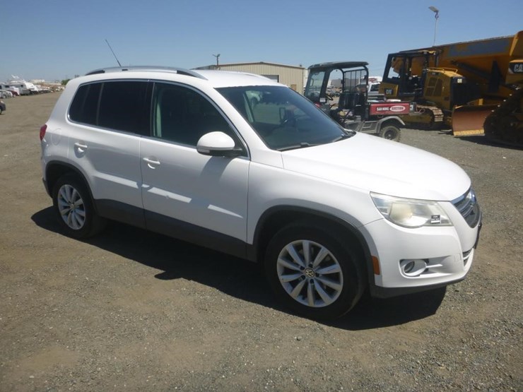 2011-volkswagen-tiguan-image-2