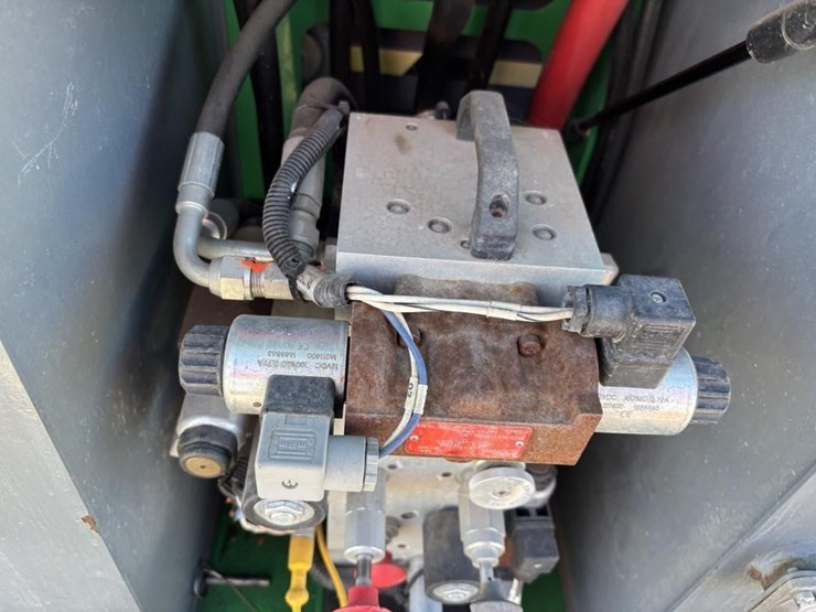 2018-skyjack-sj6826rt-image-12