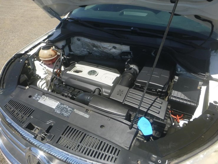 2011-volkswagen-tiguan-image-13