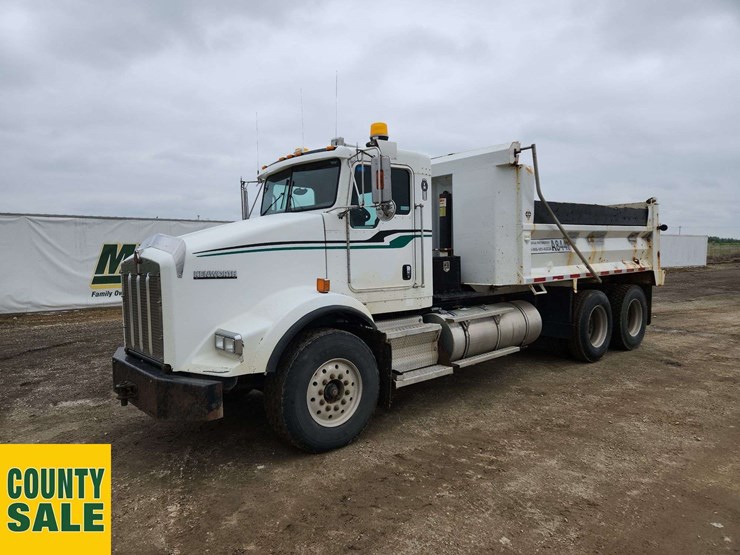 2011-kenworth-t800-image-1