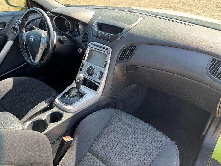 2010-hyundai-genesis-2.0l-turbo-coupe---131,967-miles-image-14