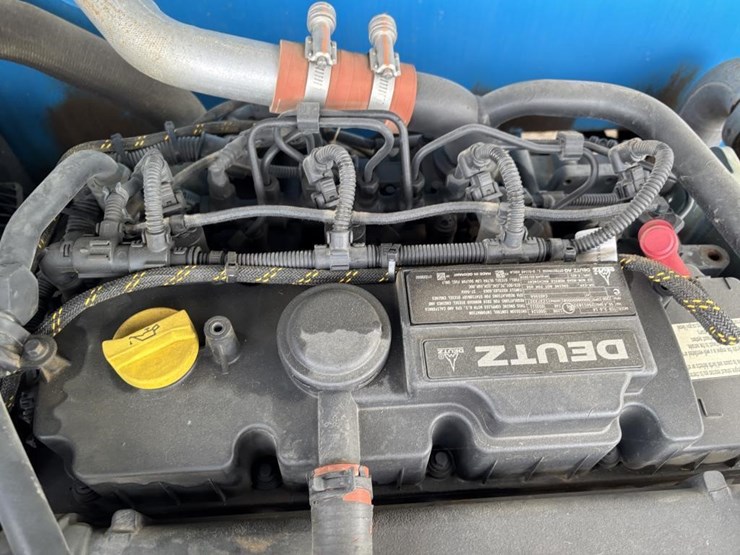 2019-genie-gth844-image-55