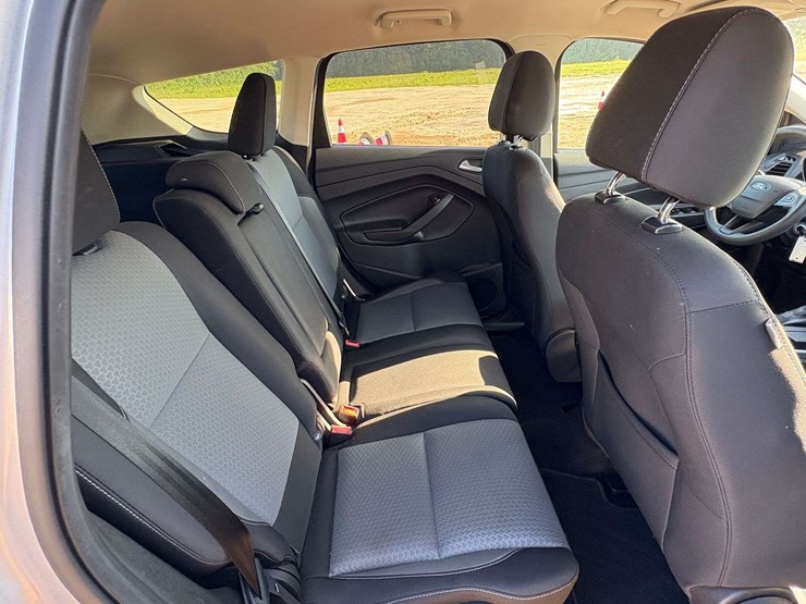2017-ford-escape-se-image-21