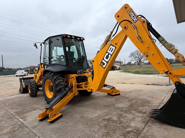 2024-jcb-3cx-image-10