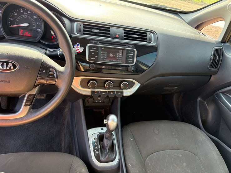 2016-kia-rio-4-door-awd-sedan-(87,338-miles)-image-14
