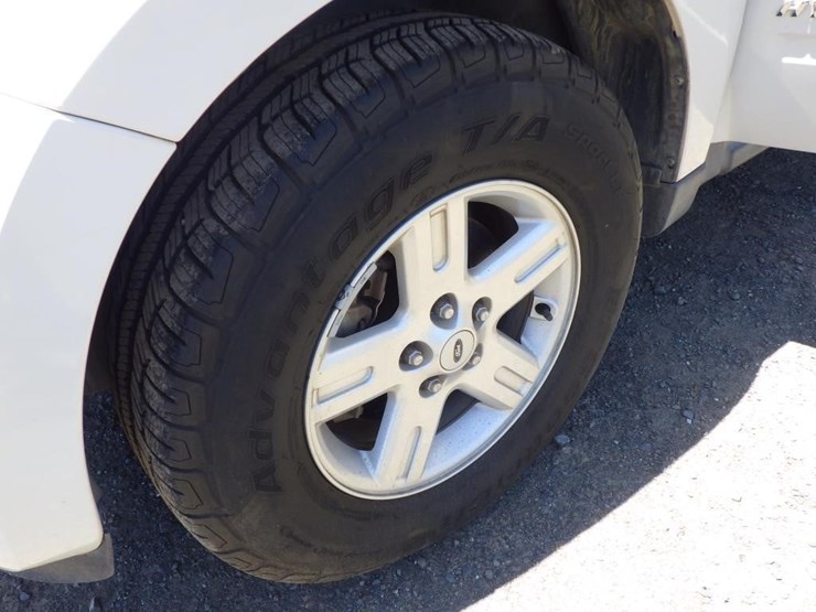 2009-ford-escape-image-13