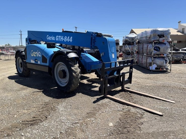 2019-genie-gth844-image-2