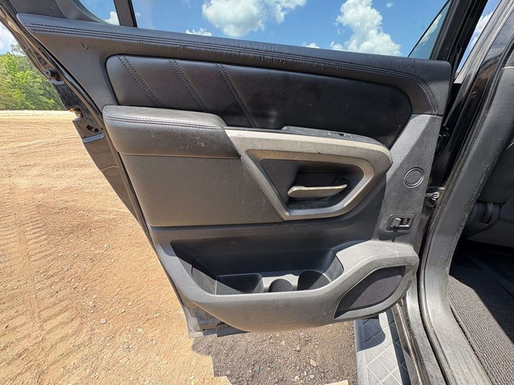 2015-nissan-armada-image-16