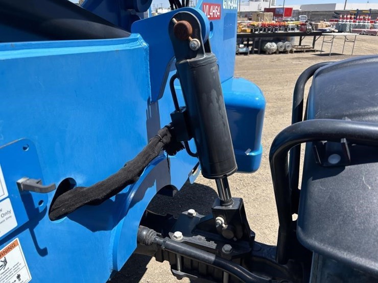 2019-genie-gth844-image-23