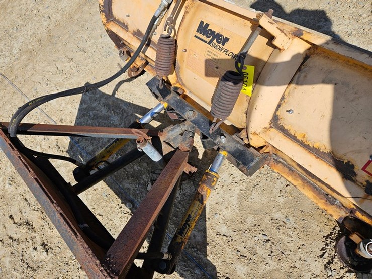 #5104-•-meyer-6'6"-snow-plow-for-skid-loader-image-10