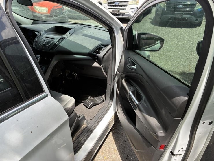 2015-ford-escape-se-image-9
