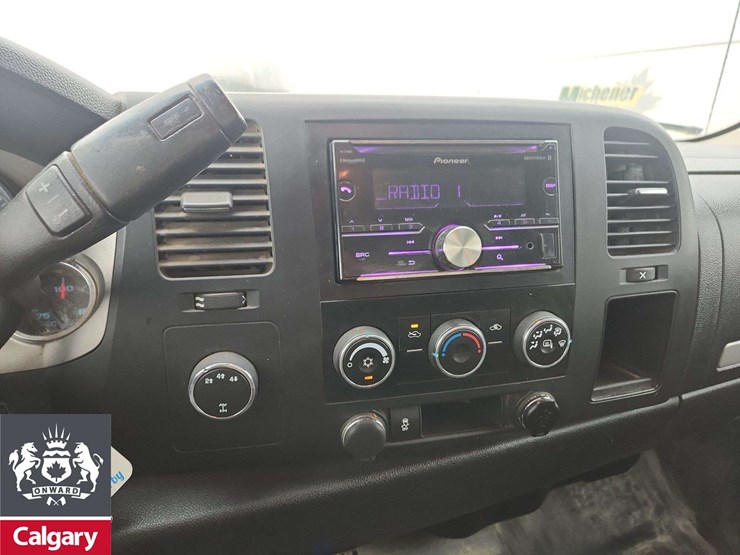 2013-gmc-sierra-2500hd-image-37