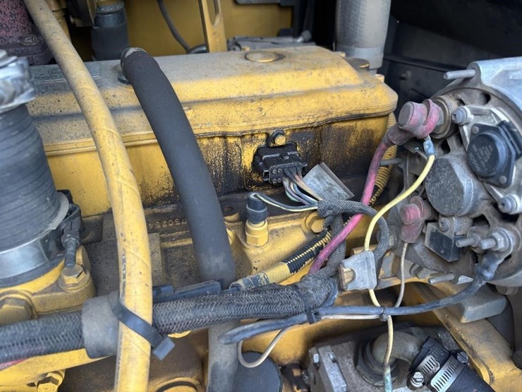 2005-deere-624j-image-54