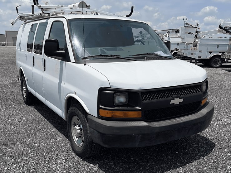2013-chevrolet-express-g2500-image-1