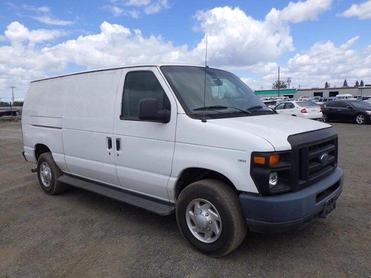 2012-ford-cargo-image-2
