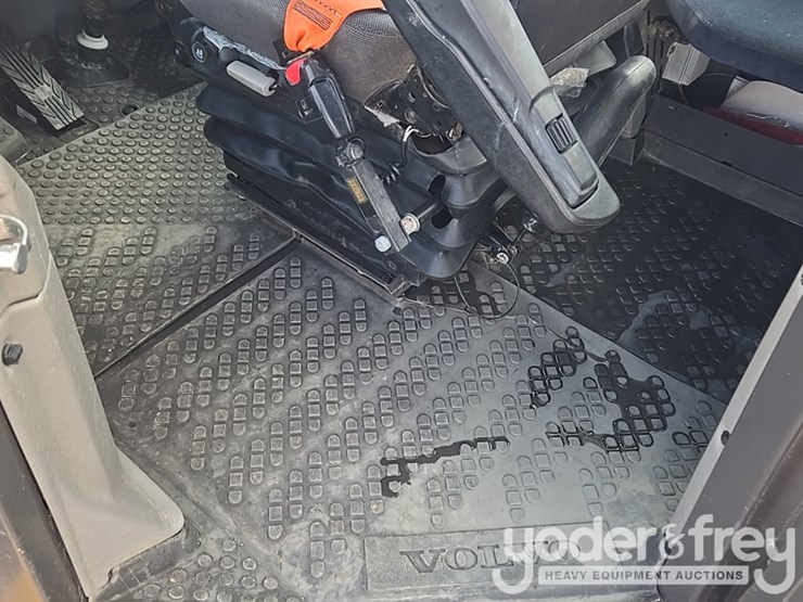 2021-volvo-a25g-image-47