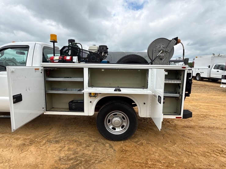2014-ford-f350-image-15