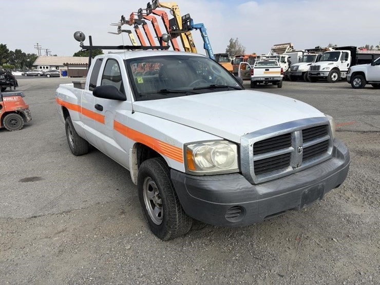 2007-dodge-dakota-image-2