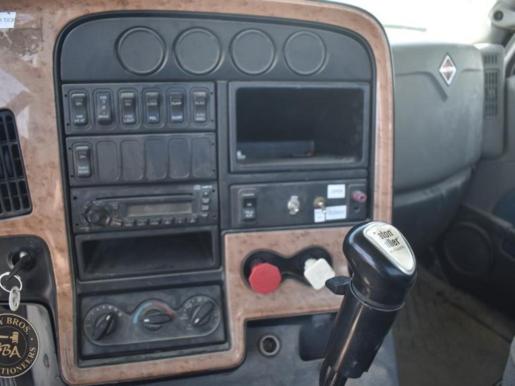 2010-international-prostar-image-41