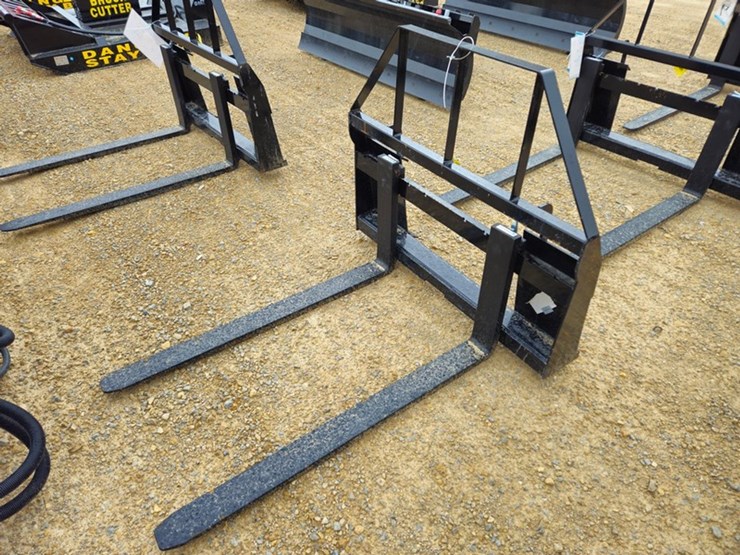 #5134-•-2026-mower-king-sa-48"-pallet-fork-image-1