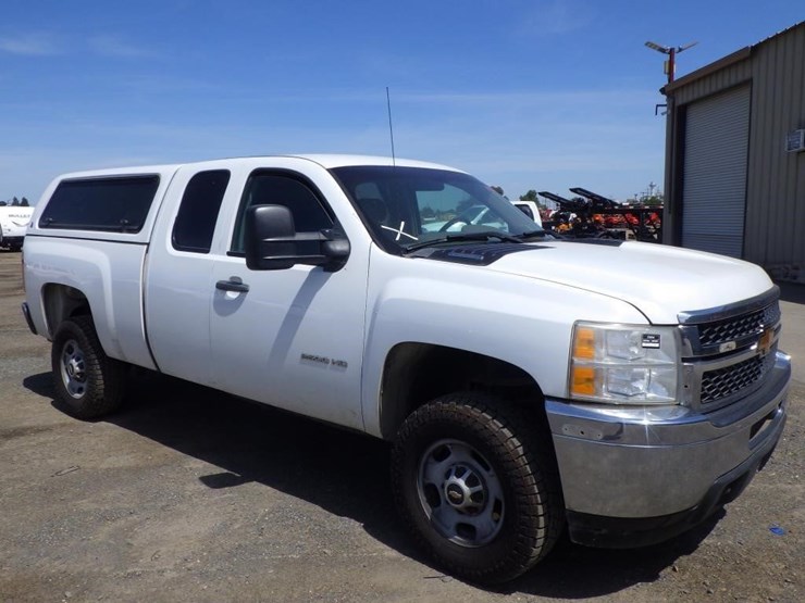 2013-chevrolet-2500hd-image-2