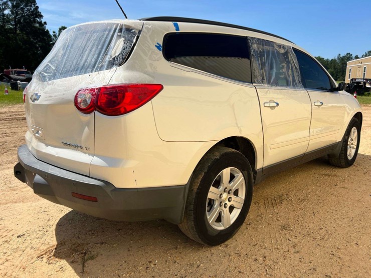 2012-chevrolet-traverse-image-3