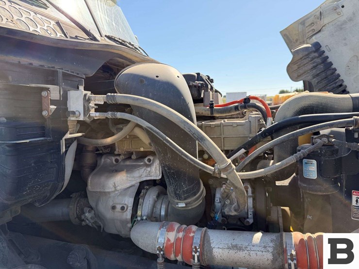 2014-freightliner-cascadia-125-image-41
