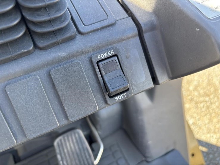 2015-caterpillar-2c6500-image-26