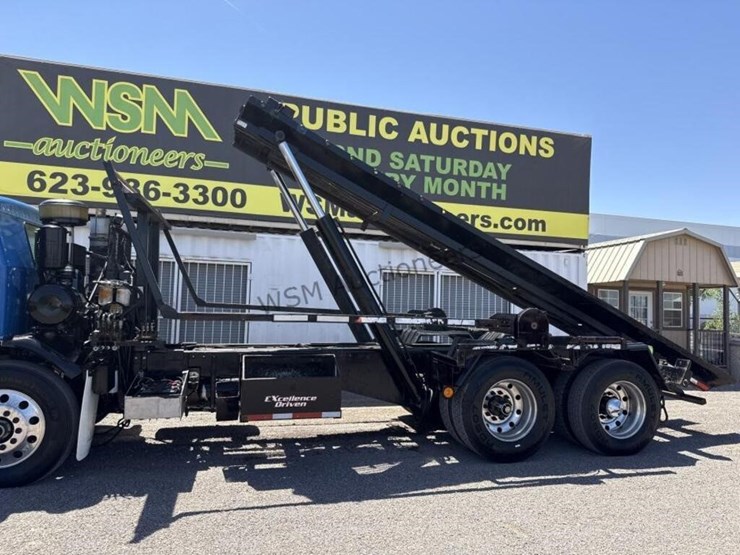 1995-peterbilt-320-image-41