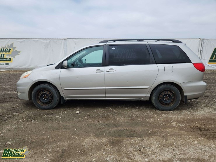 2007-toyota-sienna-le-image-6