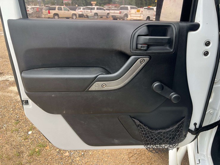 2015-jeep-wrangler-sport-image-9