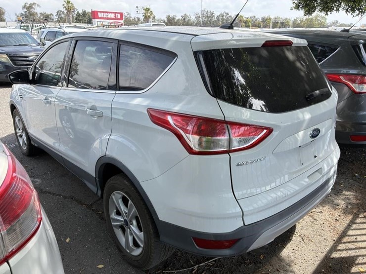 2015-ford-escape-se-image-4