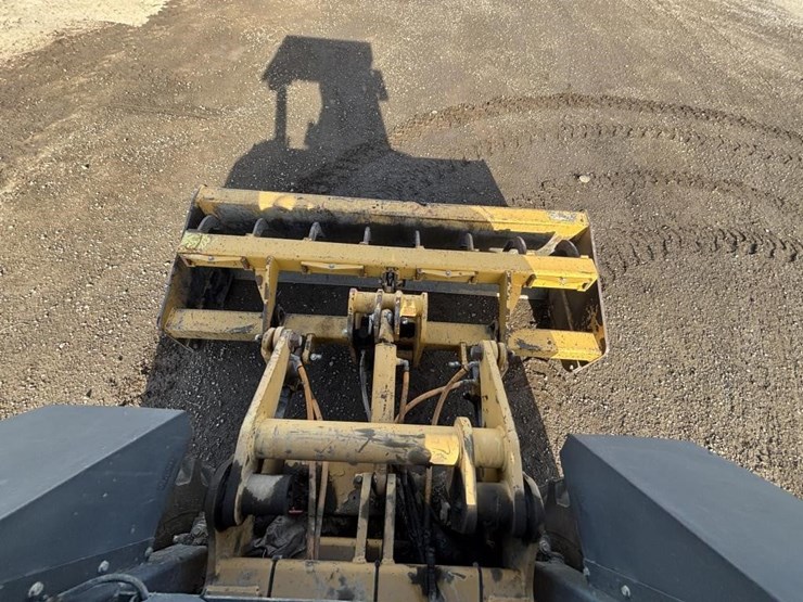 2010-deere-210lj-image-40