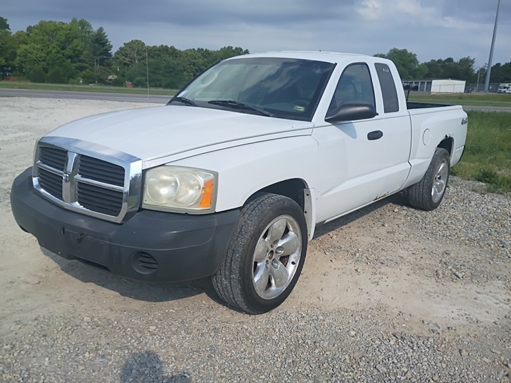 2005-dodge-dakota-image-1
