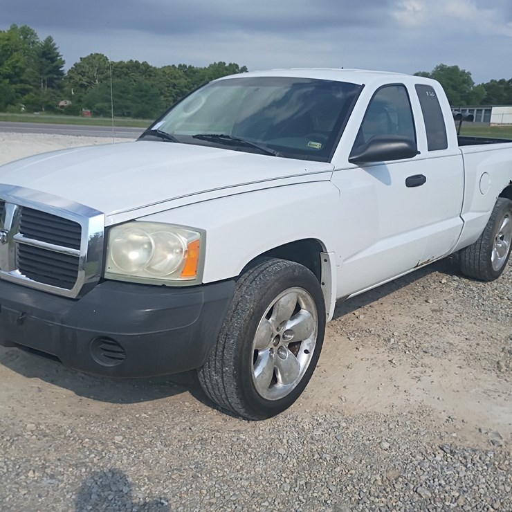 2005 DODGE DAKOTA