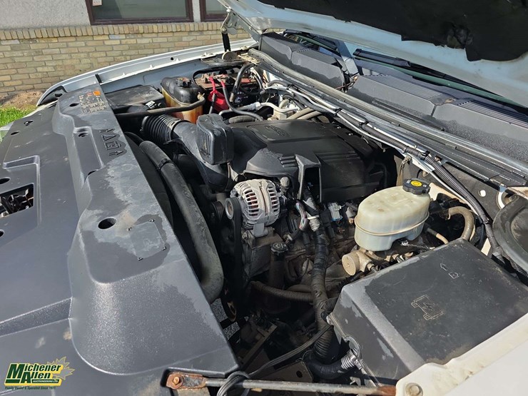 2011-chevrolet-silverado-3500hd-image-32