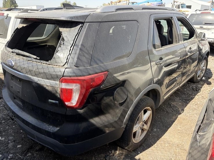 2016-ford-explorer-xlt-image-3