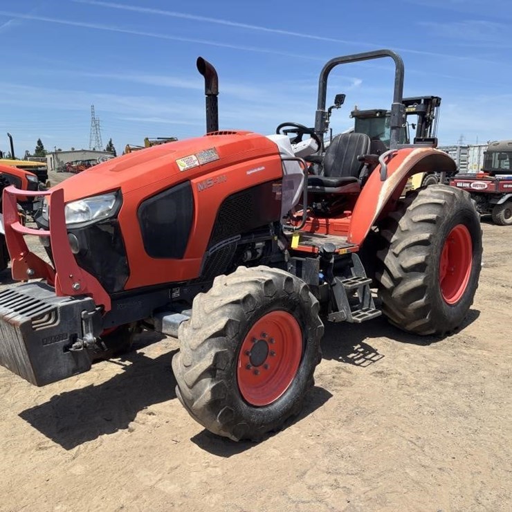 2018 KUBOTA M5-111D