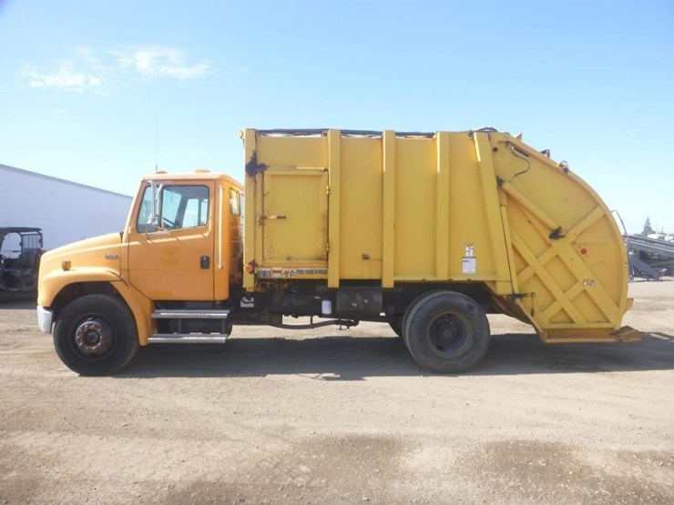 1996-freightliner-fl70-image-9