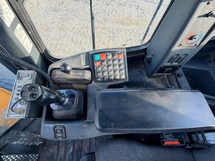 2019-deere-724k-image-29