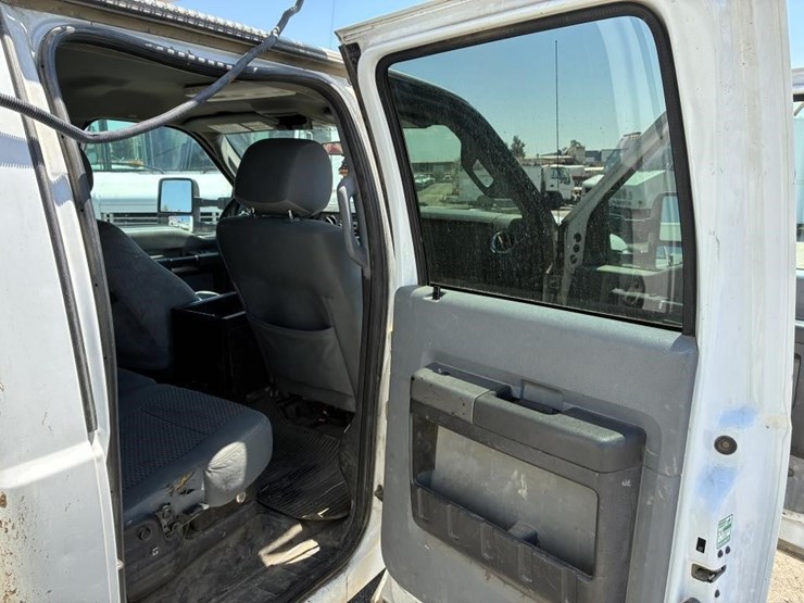 2012-ford-f550-image-13