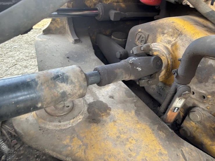 2005-deere-624j-image-25