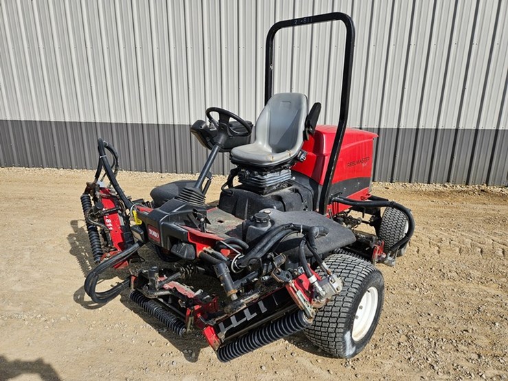 #5038-•-toro-reel-master-5210f-fairway-mower-image-1