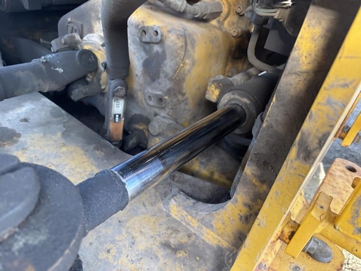 2005-deere-624j-image-24