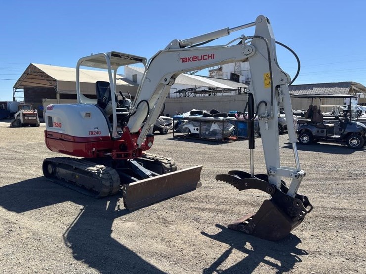 2016-takeuchi-tb240-image-2