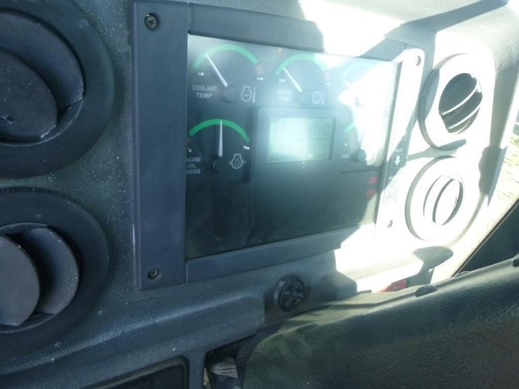 2005-deere-624j-image-10